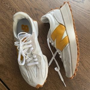 Woman's 327 new balance